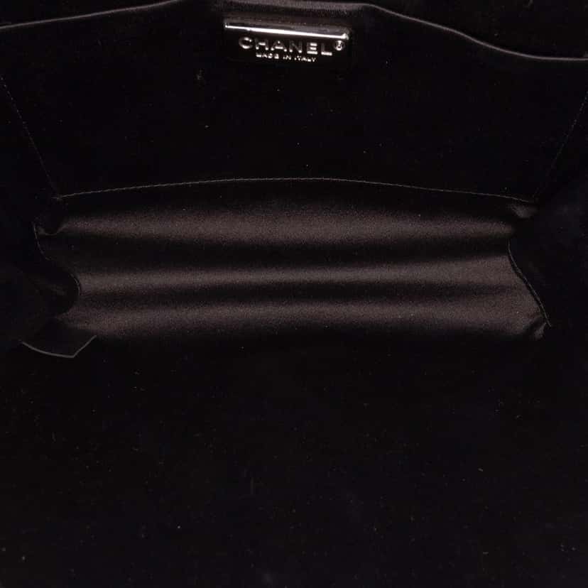 Chanel Mini CC Patent Clutch With Chain Black Leather Good condition - Model View