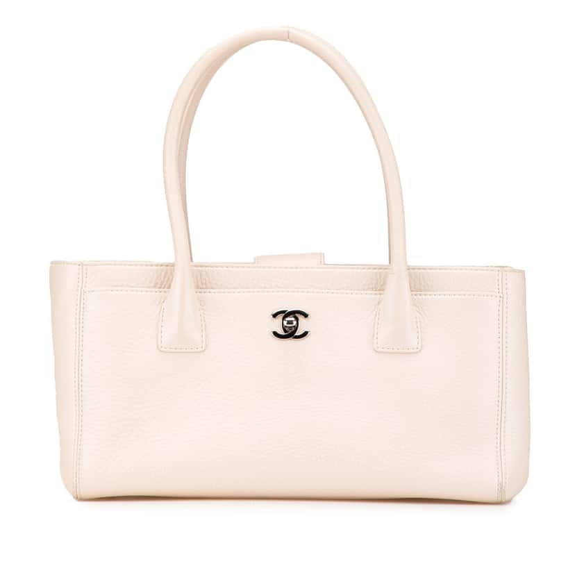Chanel Small Calfskin Executive Cerf Tote Brown Leather Good condition - Front View