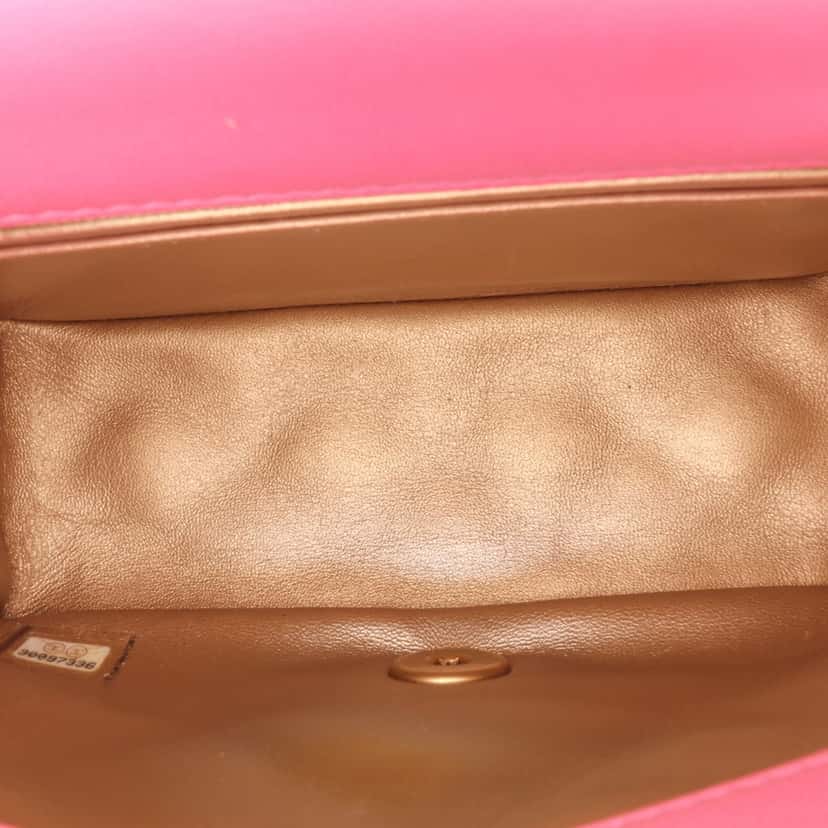 Chanel Mini Square Classic Lambskin Pearl Crush Single Flap Pink Leather Good condition - Model View