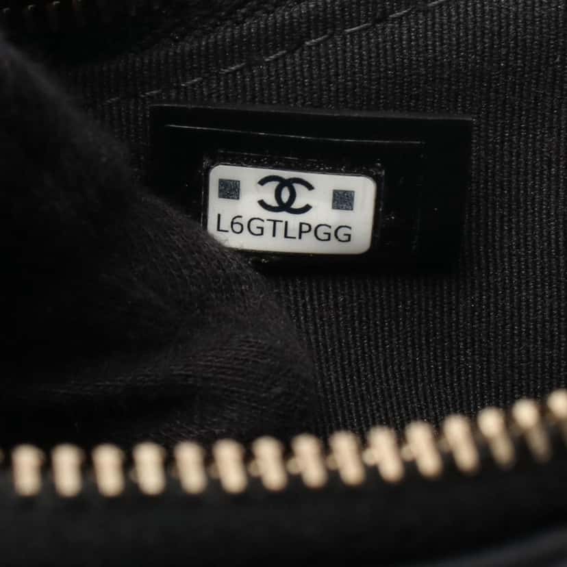 Chanel Quilted Lambskin Chain Around Hobo Black Leather Good condition - Model View