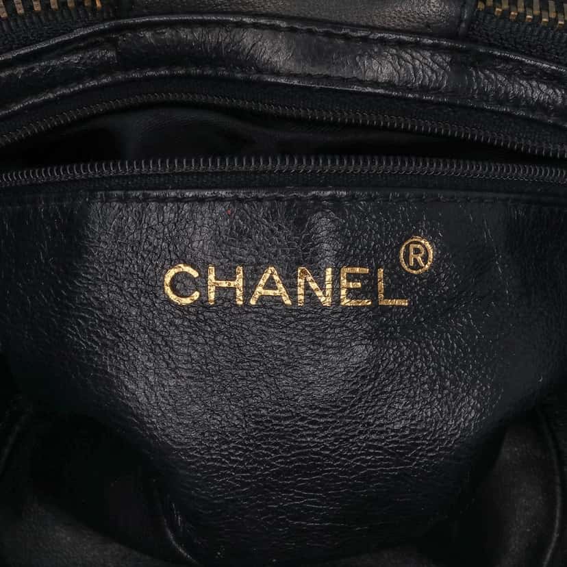 Chanel Quilted Lambskin Tassel Vanity Case Black Leather Good condition - Box View