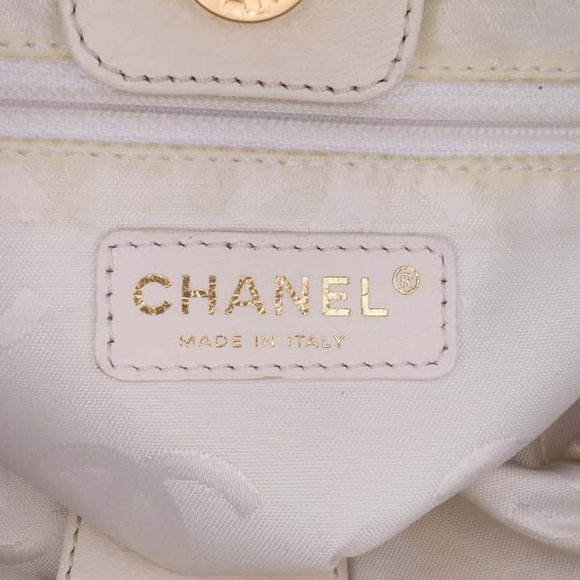 Chanel CC Grained Calfskin Wooden Handle Tote White Leather Good condition - Box View
