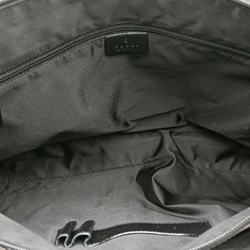 Gucci Nylon Messenger Bag Black Good condition - Model View