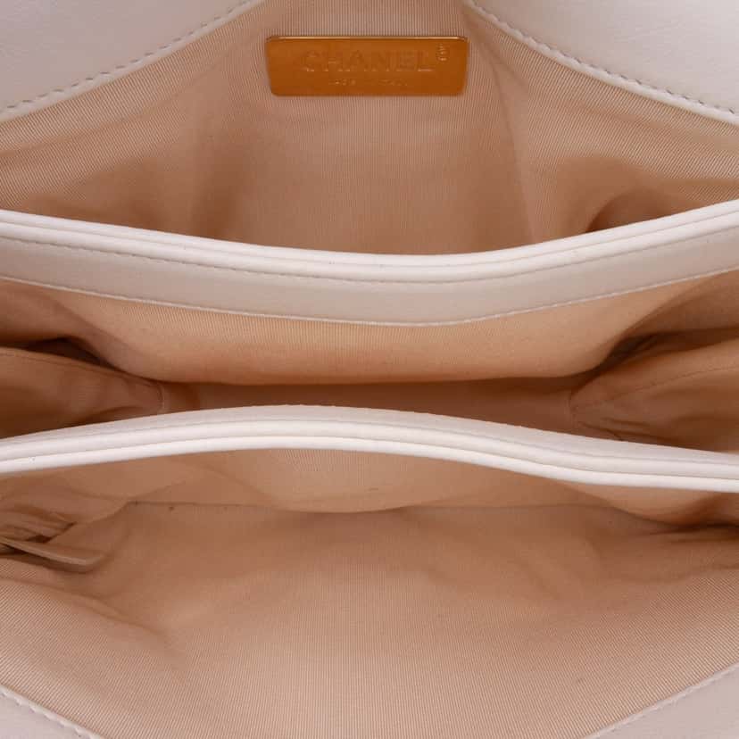 Chanel Quilted Calfskin Pearl CC Accordion Flap White Leather Good condition - Model View