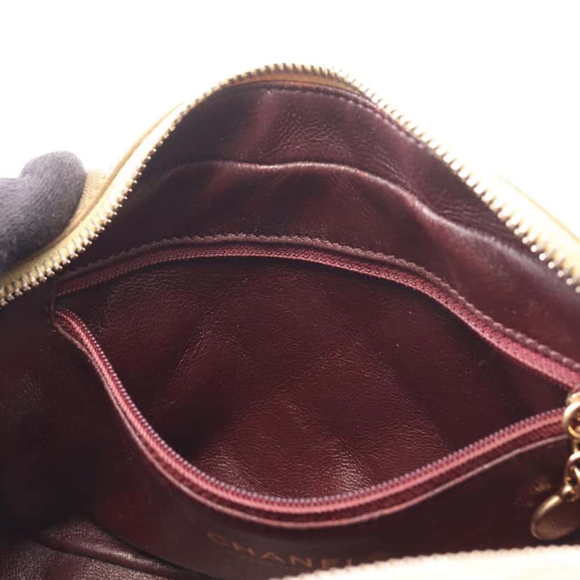Chanel CC Quilted Lambskin Camera Crossbody Gold Leather Good condition - Model View