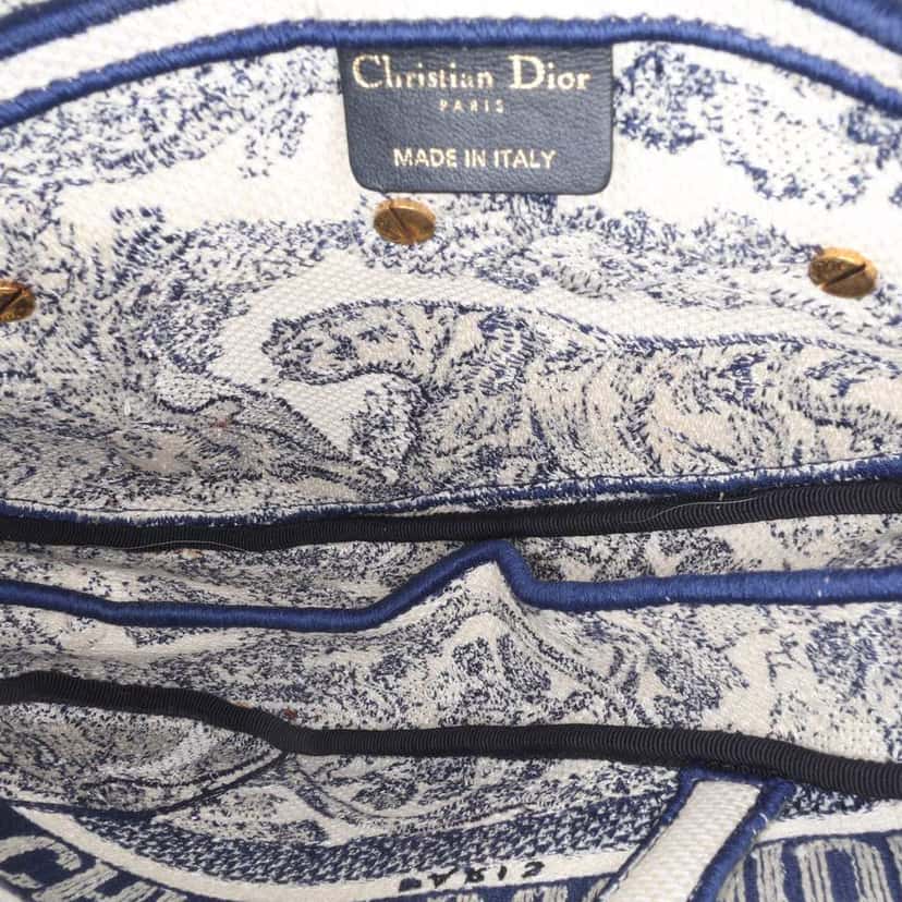 Dior Canvas Embroidered Toile de Jouy Saddle Bag Blue Canvas Good condition - Model View