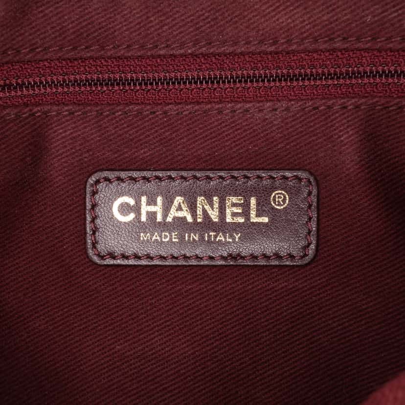 Chanel Chevron Lambskin Pyramid CC Camera Bag Black Leather Good condition - Box View