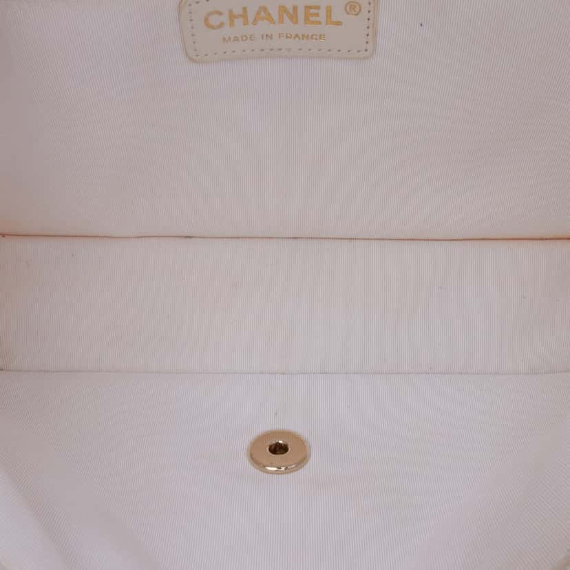 Chanel Medium CC Quilted Caviar Buckle Strap Messenger Bag Brown Leather Good condition - Model View