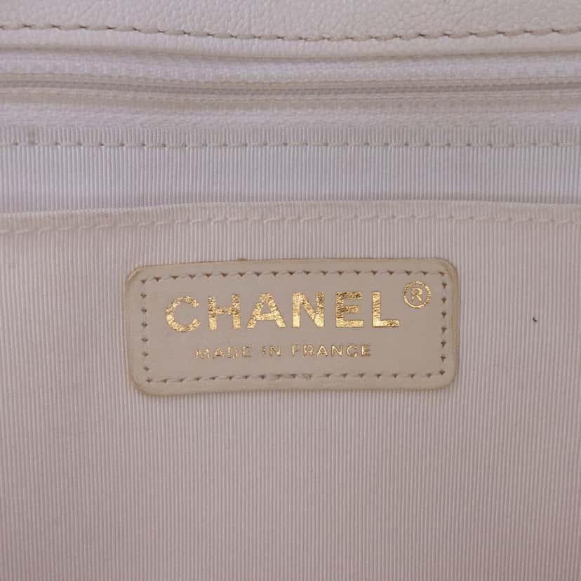Chanel Medium CC Quilted Caviar Buckle Strap Messenger Bag Brown Leather Good condition - Box View