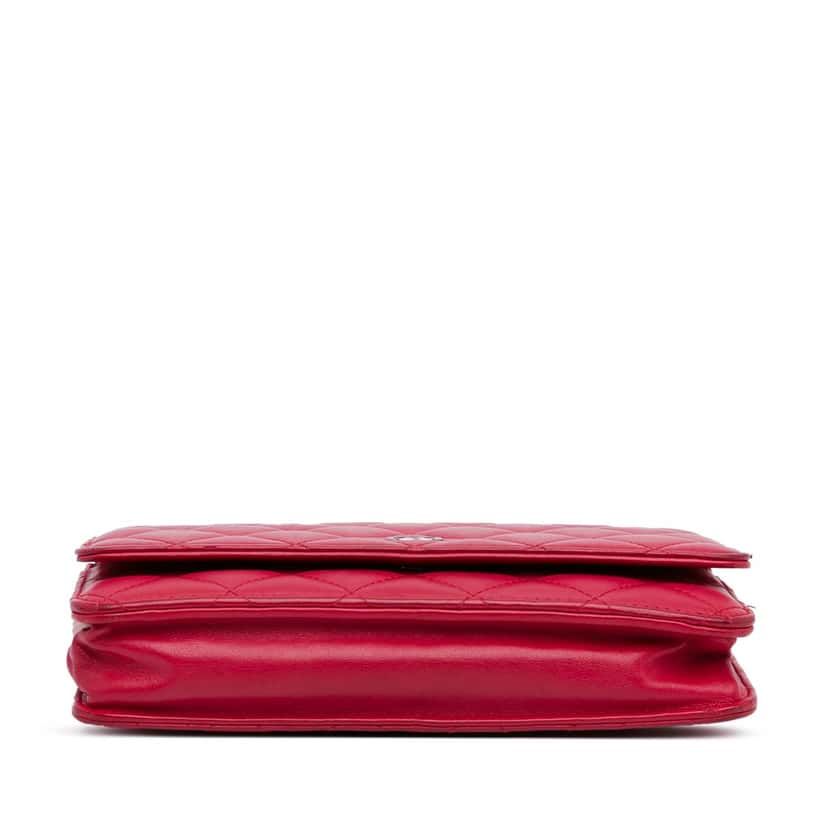 Chanel Classic Lambskin Wallet on Chain Pink Leather Good condition - Model View