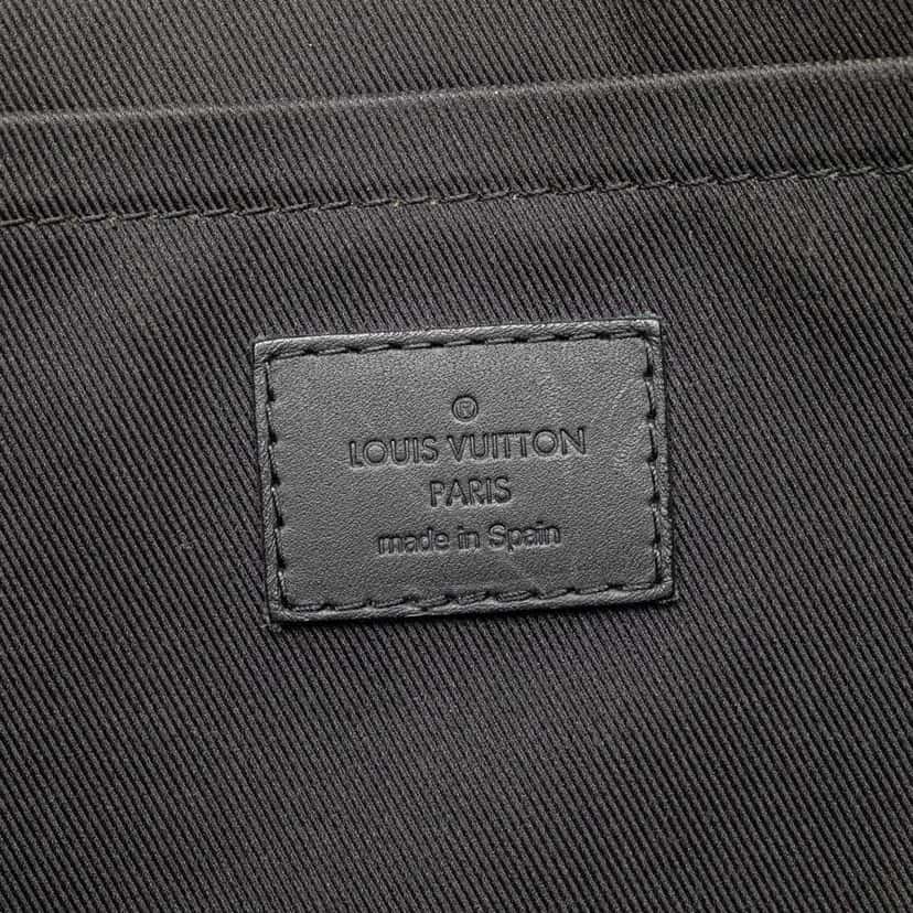 Louis Vuitton Monogram Shadow Discovery Pochette Black Leather Good condition - Box View