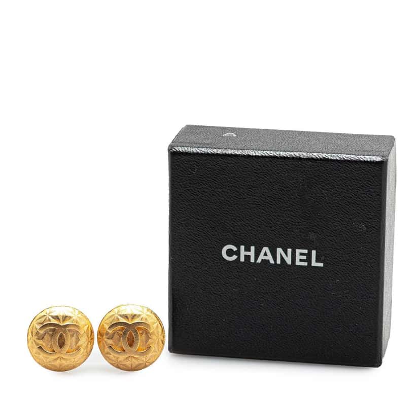 Chanel Gold Plated Quilted CC Clip On Earrings Gold Metal Good condition - Model View