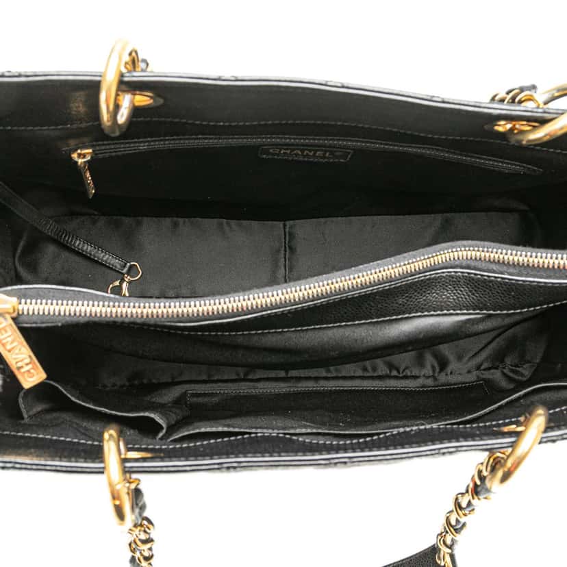 Chanel Caviar Grand Shopping Tote XL Black Leather Good condition - Model View