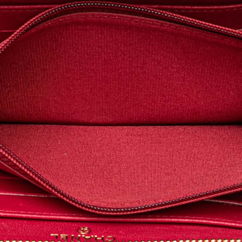 Chanel Chevron Sheepskin Mademoiselle Zip Around Wallet Red Leather Good condition - Model View