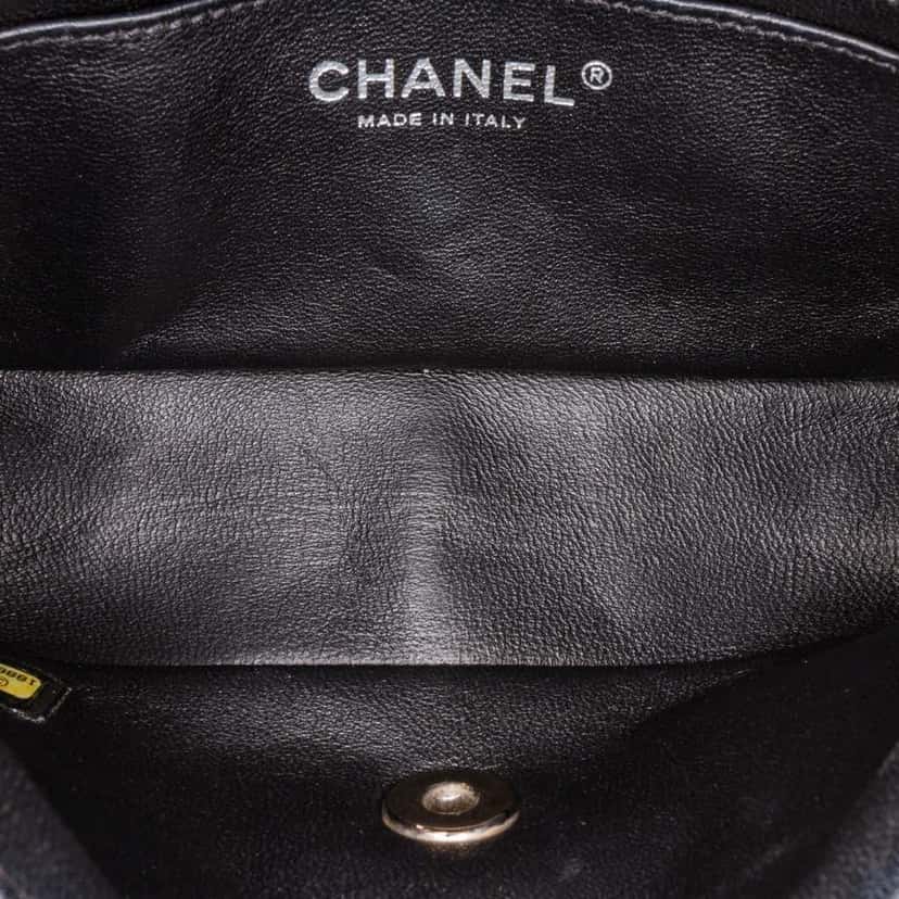 Chanel Mini Rectangular Classic Patent Single Flap Black Leather Good condition - Model View