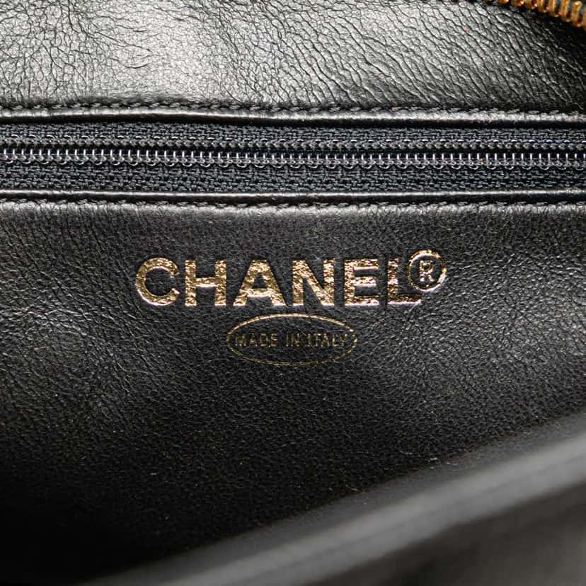 Chanel Caviar Medallion Tote Black Leather Good condition - Box View