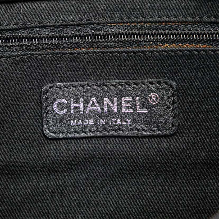 Chanel Large Calfskin Diamond Stitch Crossbody Black Leather Good condition - Box View