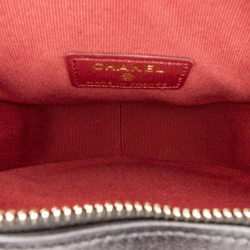 Chanel Mini Lambskin CC in Love Heart Crossbody Black Leather Good condition - Model View
