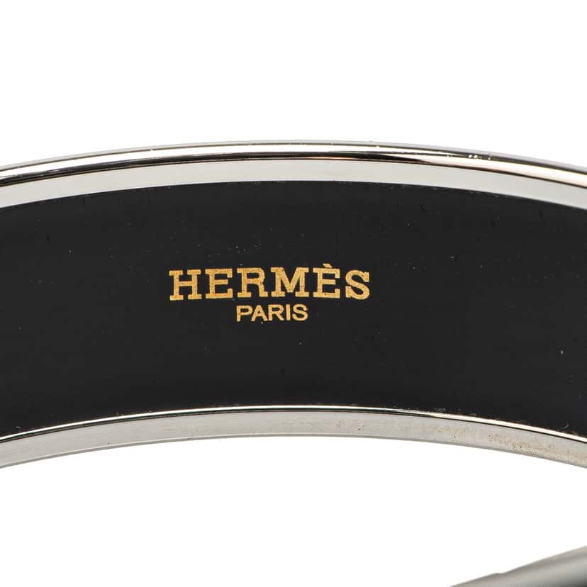 Hermès Wide Geometric Enamel Bangle 65 Blue Good condition - Model View