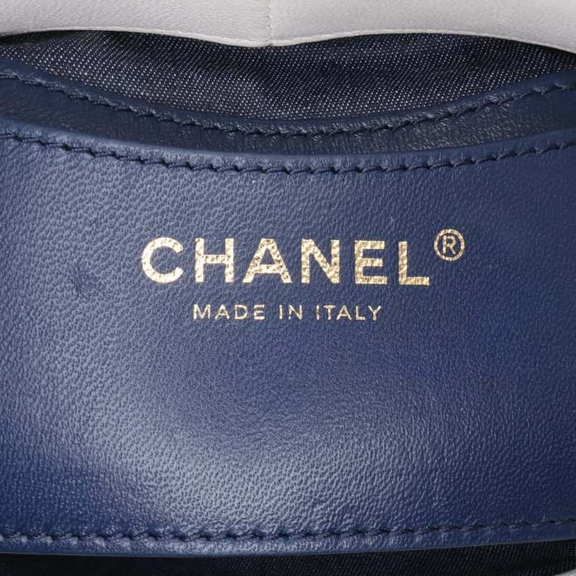Chanel CC Lambskin Elegant Chain Vanity Case White Leather Good condition - Box View