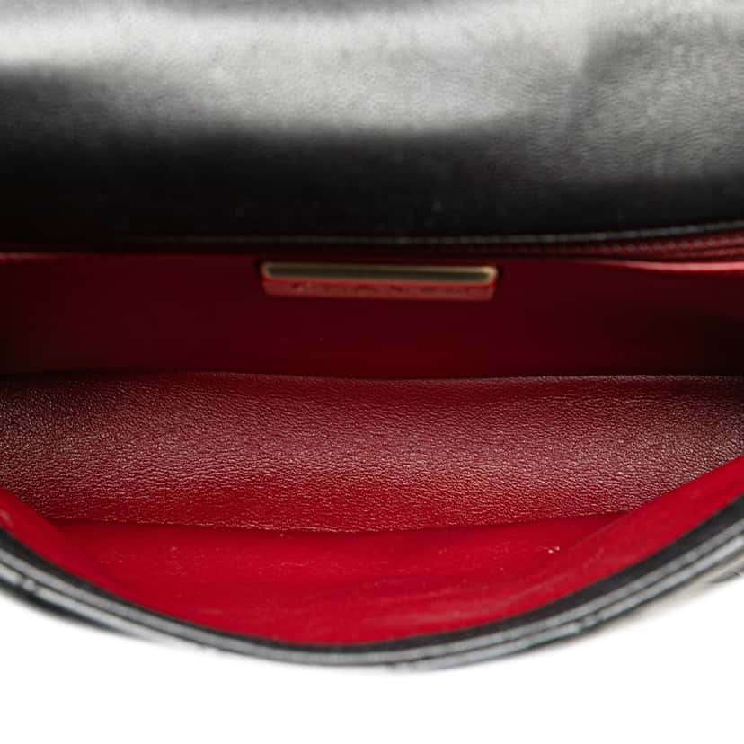 Chanel Medium Quilted Lambskin Westminster Pearl Flap Black Leather Good condition - Model View