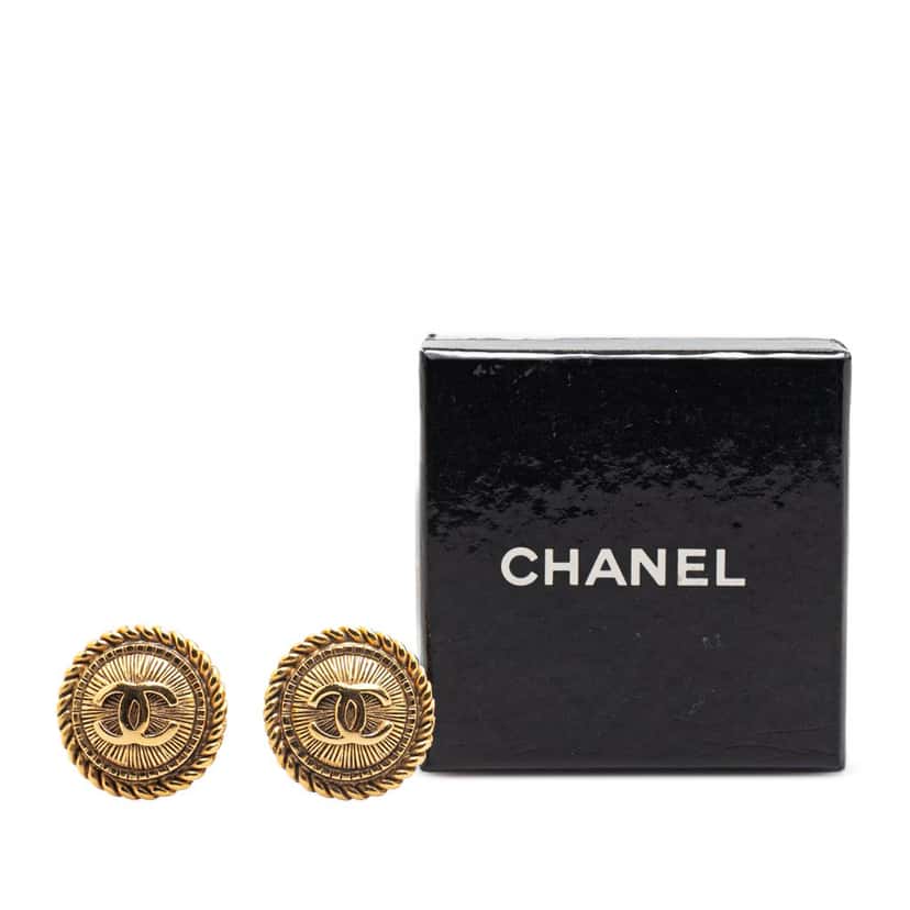 Chanel Gold Plated CC Button Clip on Earrings Gold Metal Good condition - Model View