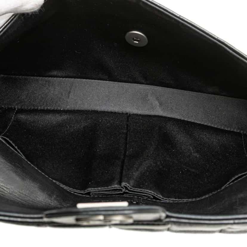 Chanel Chocolate Bar Lambskin East West Flap Black Leather Good condition - Model View