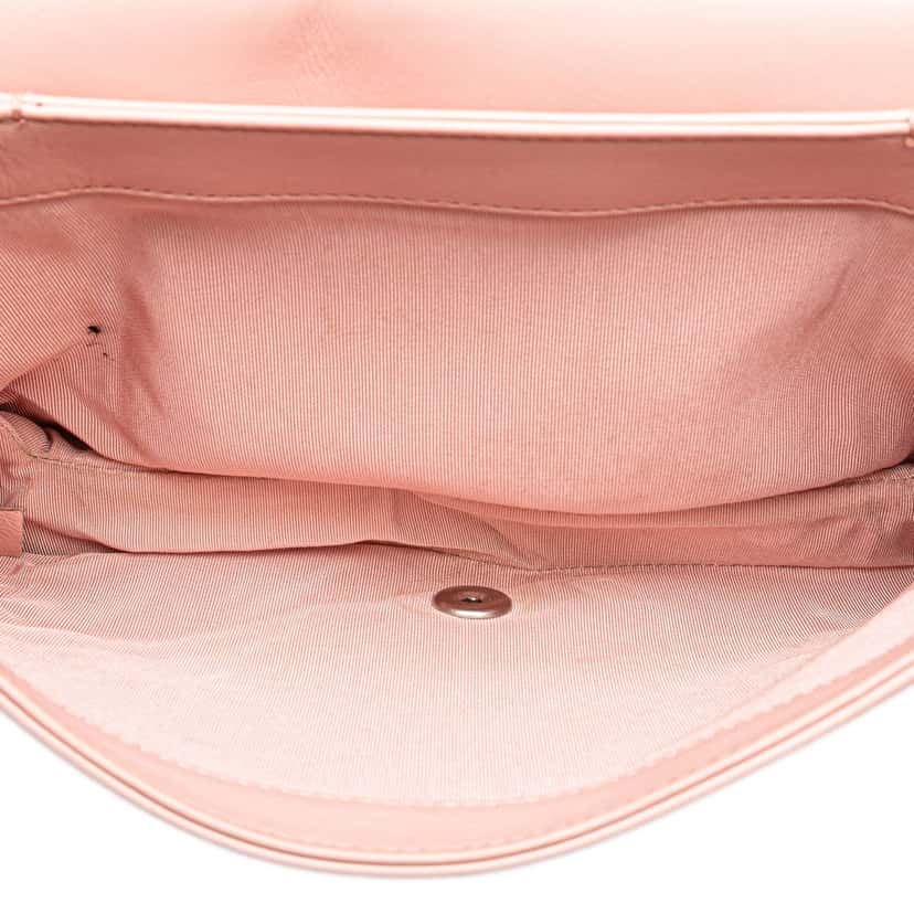 Chanel Chevron Calfskin Studded Full Flap Pink Leather Very good condition - Model View