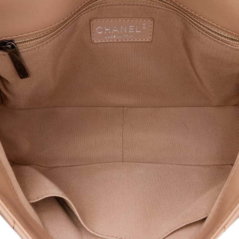 Chanel Medium CC Quilted Calfskin Single Flap Brown Leather Good condition - Model View