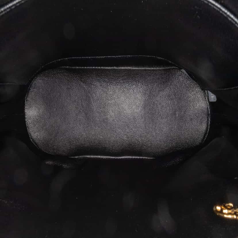 Chanel Quilted Lambskin Shoulder Bag Black Leather Good condition - Model View