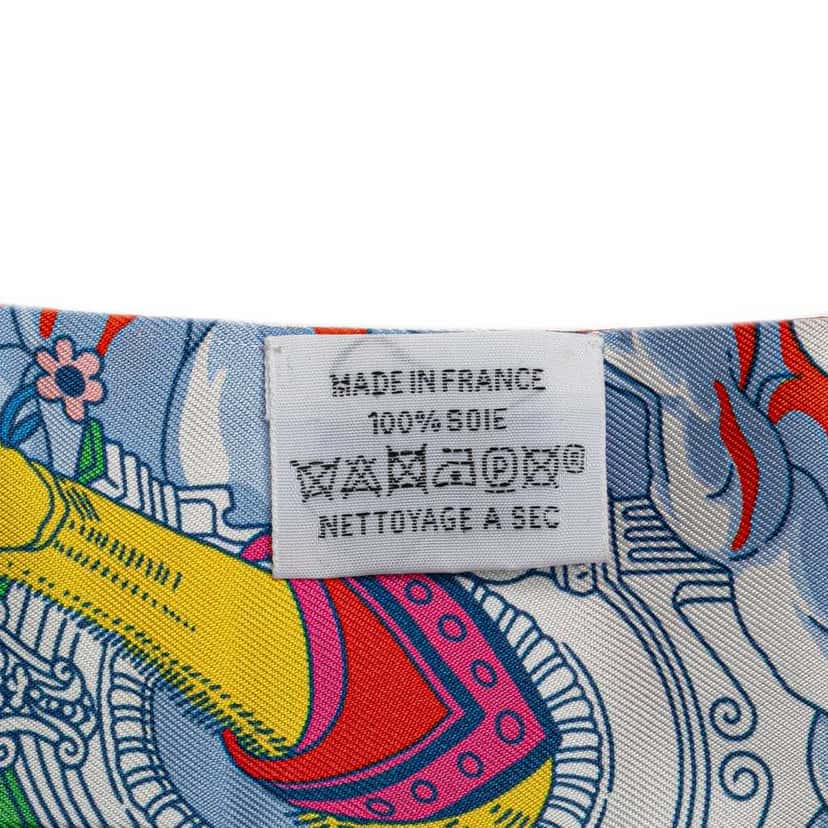 Hermès Sur Mon Nuage Silk Twilly Scarf Pink Silk Very good condition - Model View