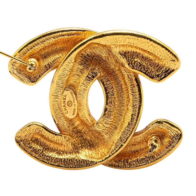 Chanel Gold Plated CC Quilted Brooch Gold Metal Good condition - Model View