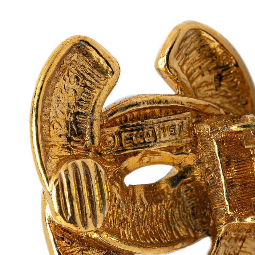 Chanel Gold Plated CC Quilted Matelasse Clip On Earrings Gold Metal Good condition - Model View