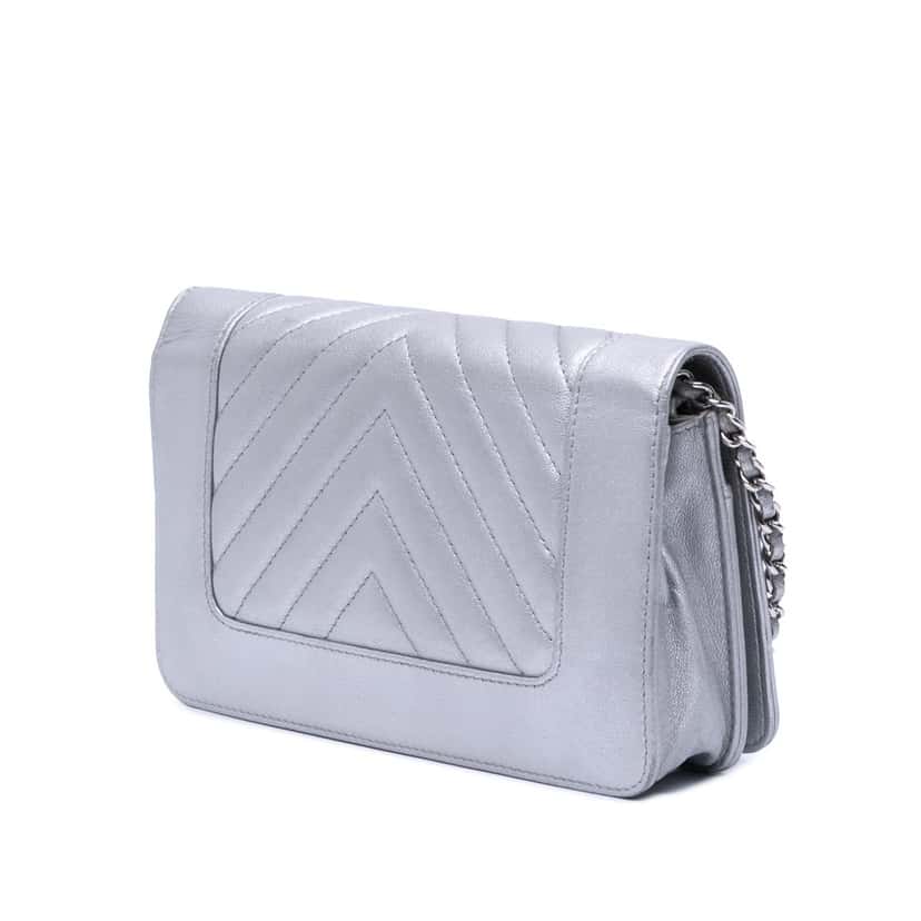 Chanel Chevron Quilted Metallic Lambskin Mademoiselle Wallet On Chain Silver Leather Good condition - Back View