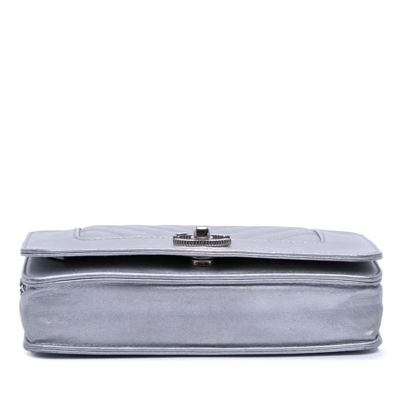 Chanel Chevron Quilted Metallic Lambskin Mademoiselle Wallet On Chain Silver Leather Good condition - Inside View