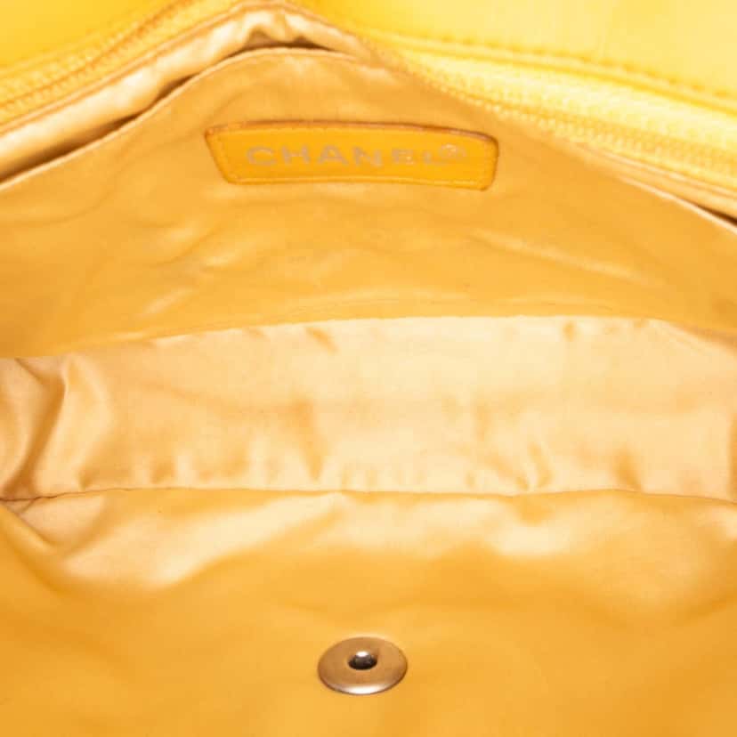 Chanel Medium New Travel Line Nylon Single Flap Yellow Good condition - Model View