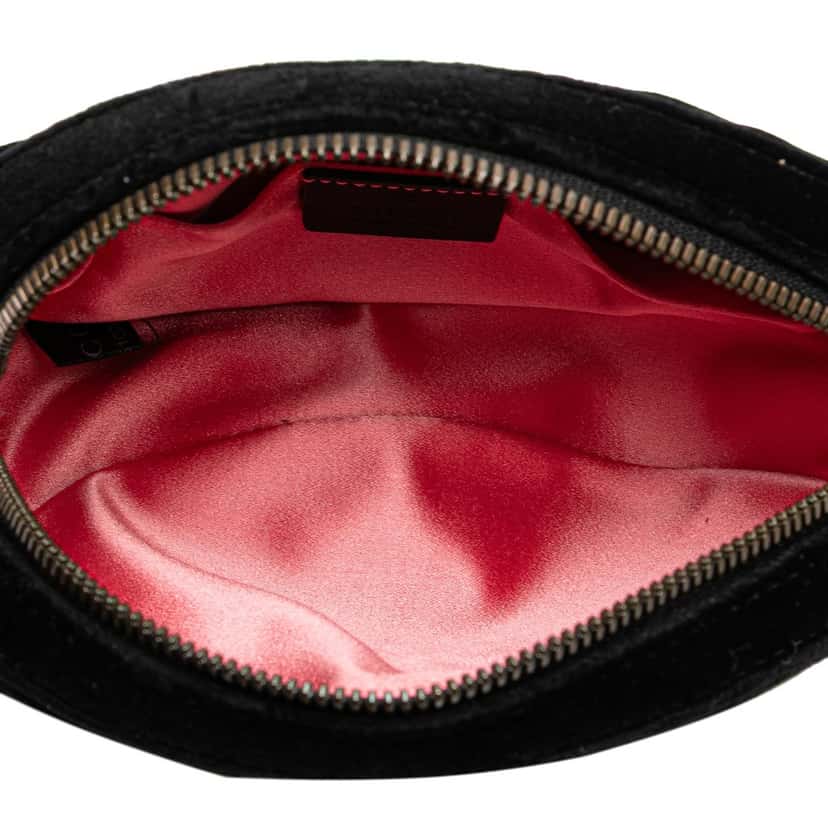 Gucci GG Marmont Matelasse Velvet Belt Bag Black Velvet Good condition - Model View