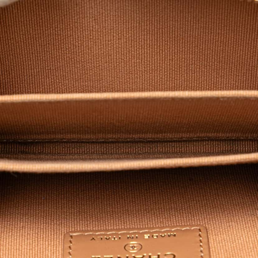 Chanel CC Quilted Caviar Zip Around Coin Purse Brown Leather Good condition - Model View