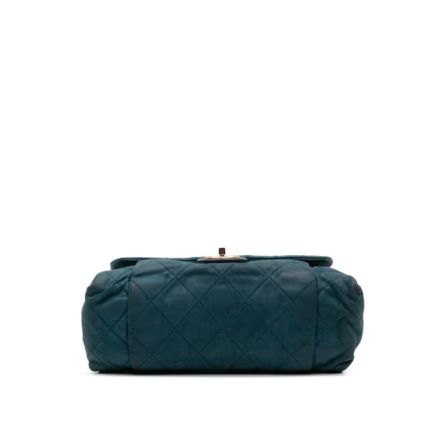 Chanel Large Iridescent Calfskin Chic Quilt Flap Blue Leather Good condition - Inside View