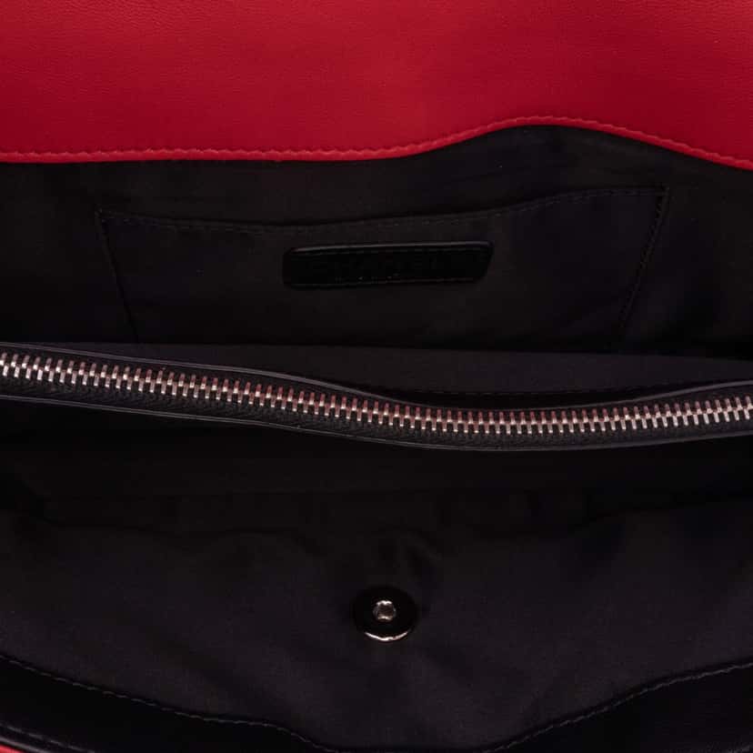 Chanel Medium Bicolor Quilted Lambskin Graphic Flap Red Leather Good condition - Model View