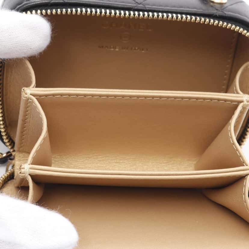Chanel Extra Mini CC Quilted Golden Plate Vanity Crossbody Black Leather Good condition - Inside View