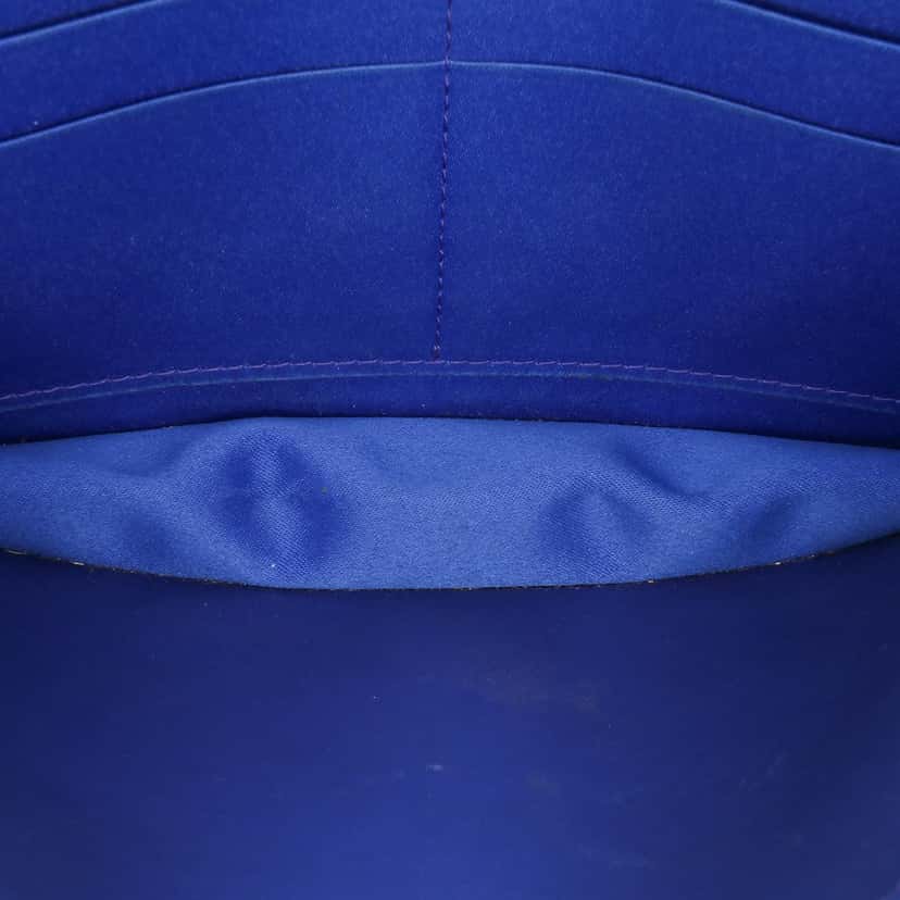 Chanel Caviar Bicolor CC Wallet On Chain Blue Leather Good condition - Model View