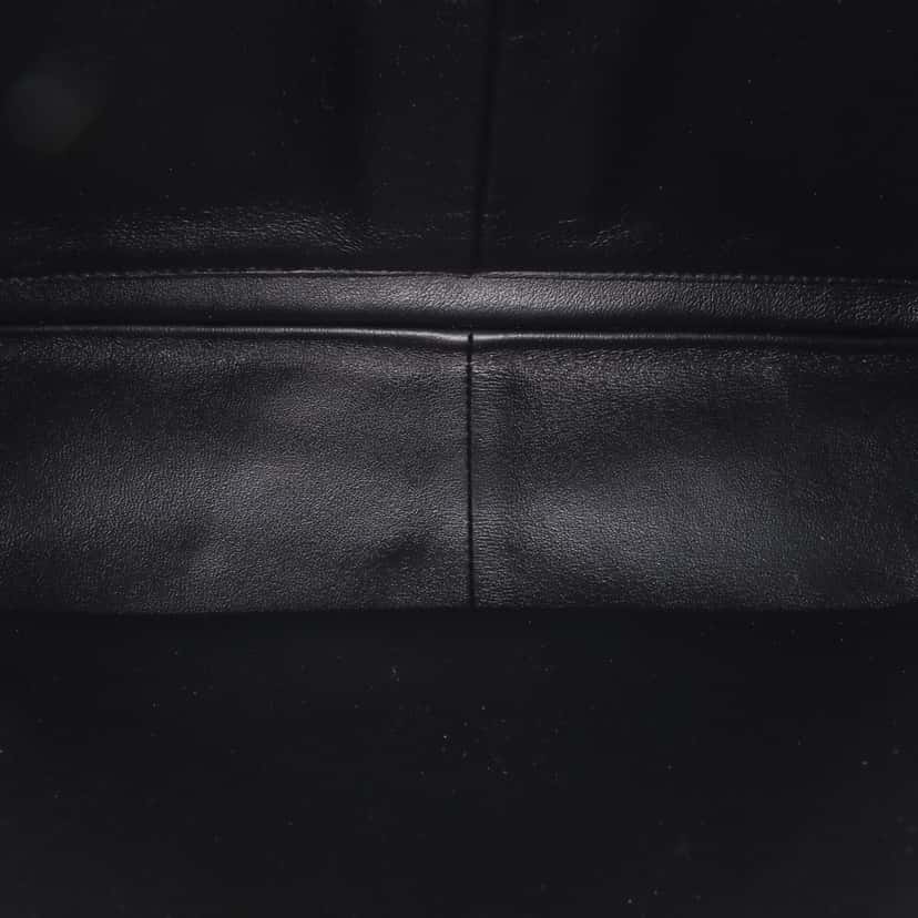 Chanel Jumbo Classic Patent Double Flap Black Leather Good condition - Model View