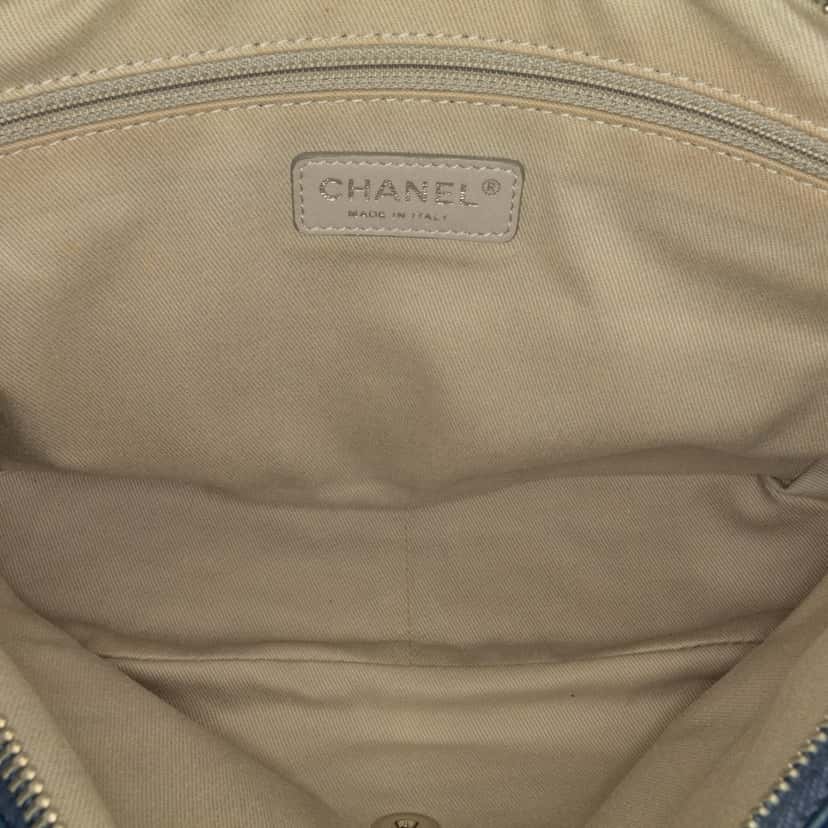 Chanel Quilted Calfskin Easy Zip Flap Blue Leather Good condition - Model View