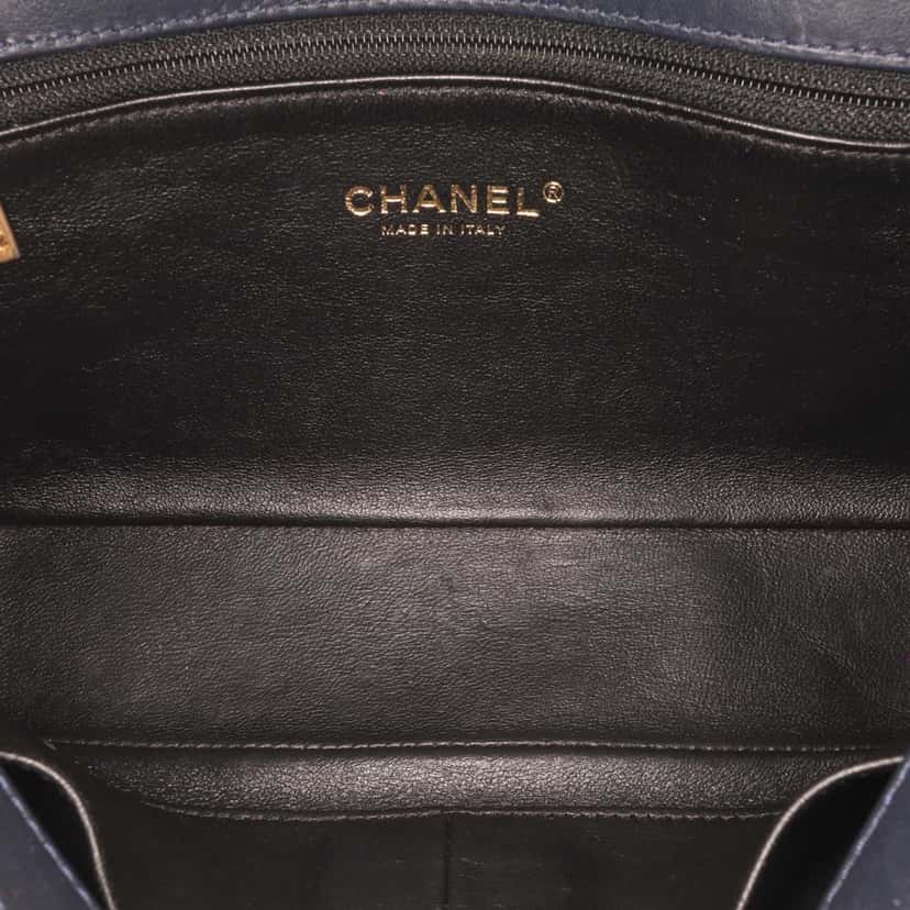 Chanel Medium Bicolor Caviar CC Filigree Flap Blue Leather Good condition - Model View