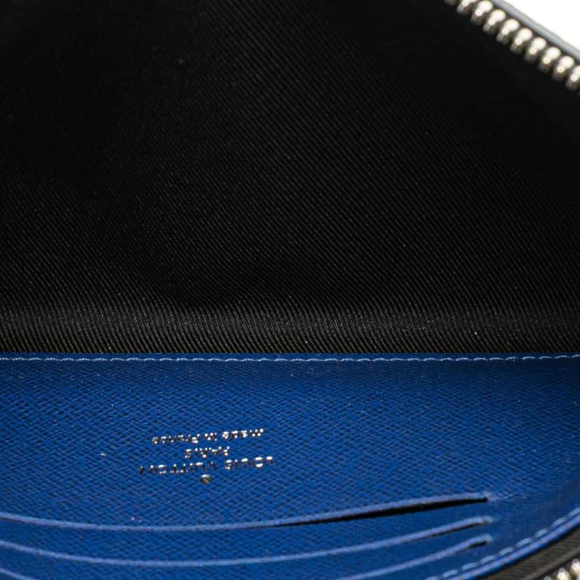 Louis Vuitton Monogram Taigarama Pochette Discovery PM Blue Canvas Good condition - Model View
