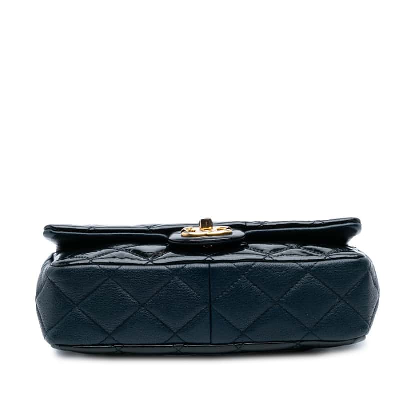 Chanel Paris-Salzburg Small Patent and Goatskin CC Eyelet Flap Blue Leather Good condition - Inside View