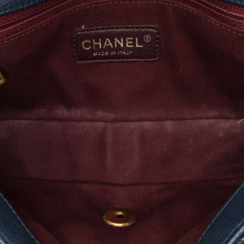 Chanel Paris-Salzburg Small Patent and Goatskin CC Eyelet Flap Blue Leather Good condition - Model View