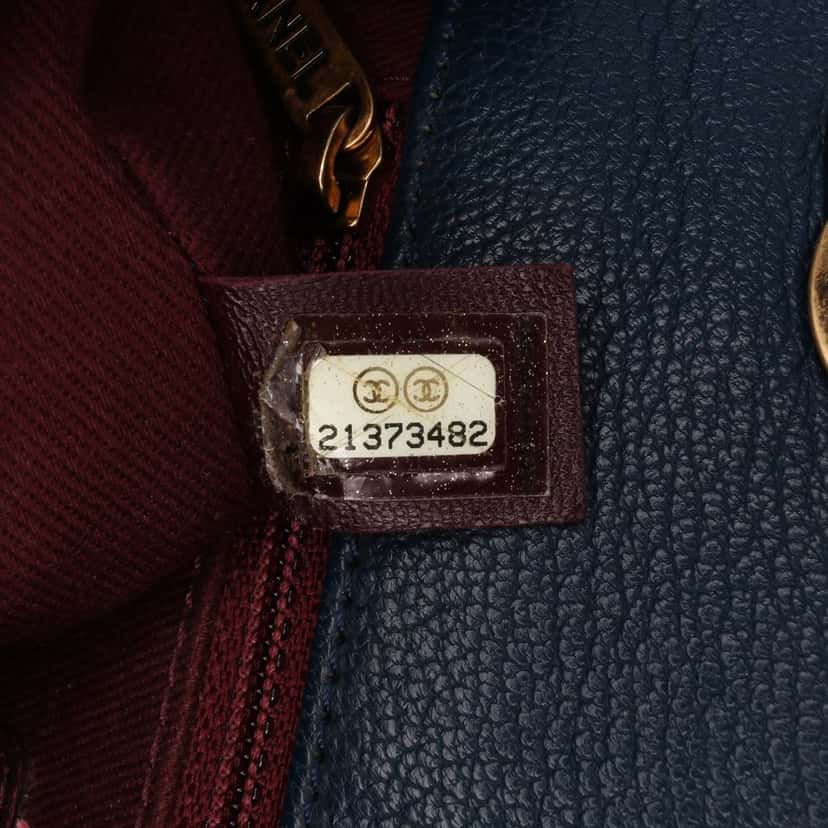 Chanel Paris-Salzburg Small Patent and Goatskin CC Eyelet Flap Blue Leather Good condition - Box View