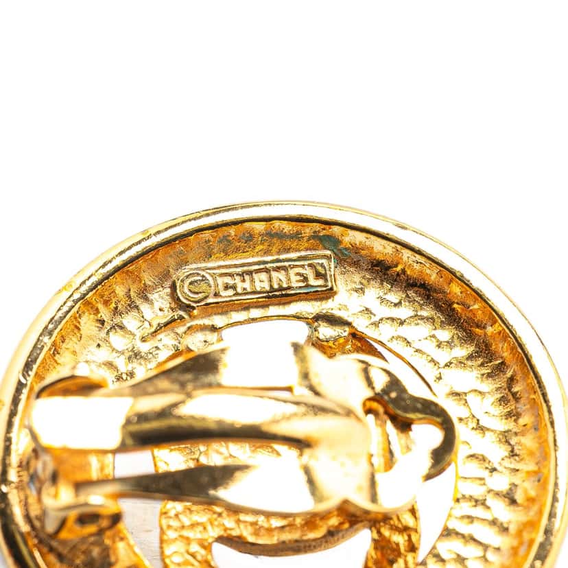 Chanel Gold Plated CC Round Clip on Earrings Gold Metal Good condition - Model View
